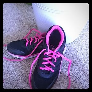 I am selling these nice shoes for a cheap price.